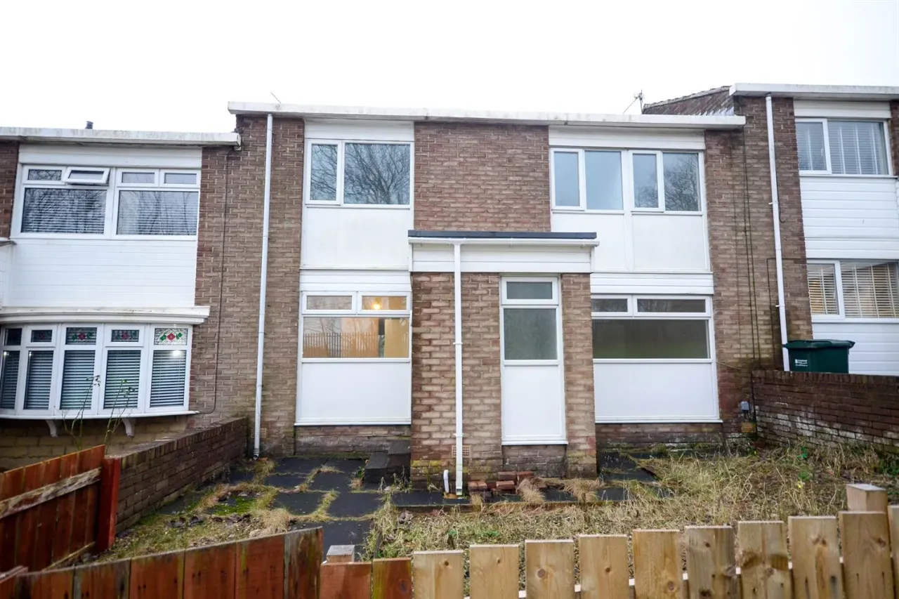 3 bed house for sale, Leam Lane, NE10