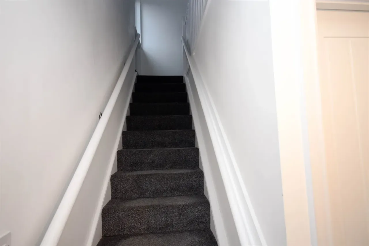 Leam Lane, NE10, photo 8