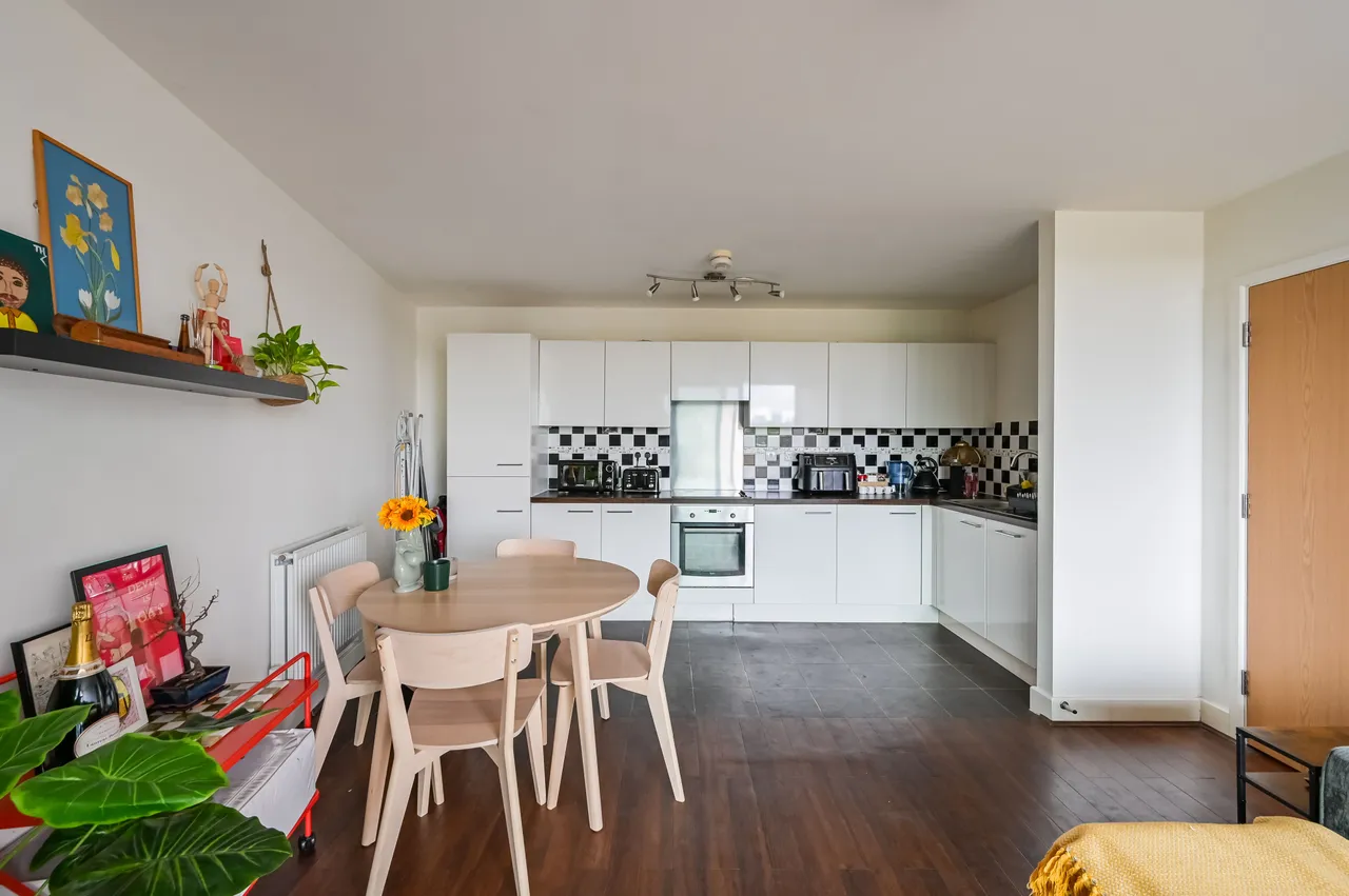 Flat 13, 43 Devons Road, London, photo 2