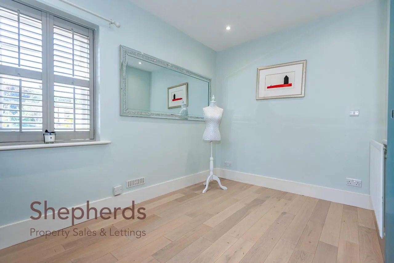 The Square, Wormley, EN10, photo 9