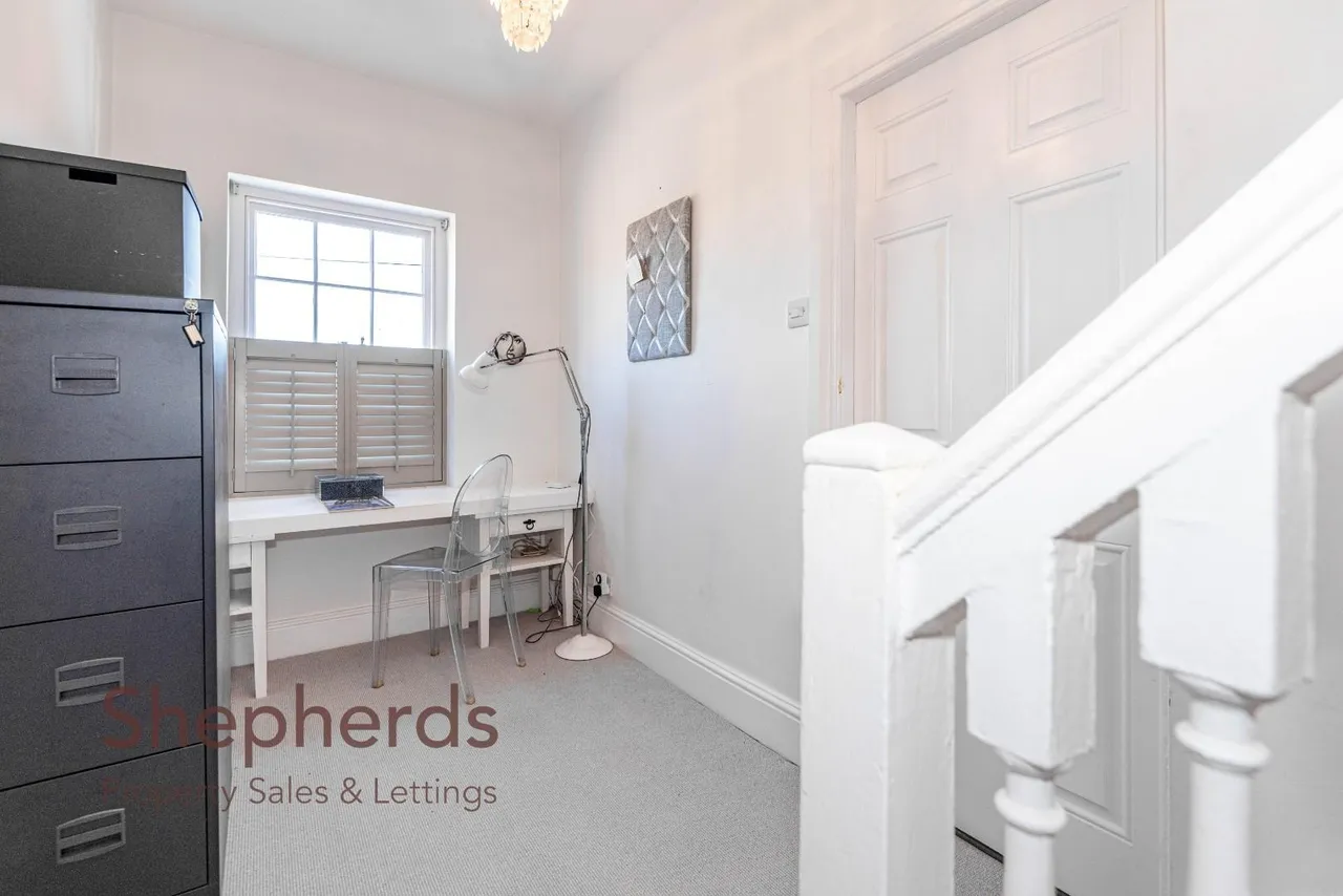 The Square, Wormley, EN10, photo 12