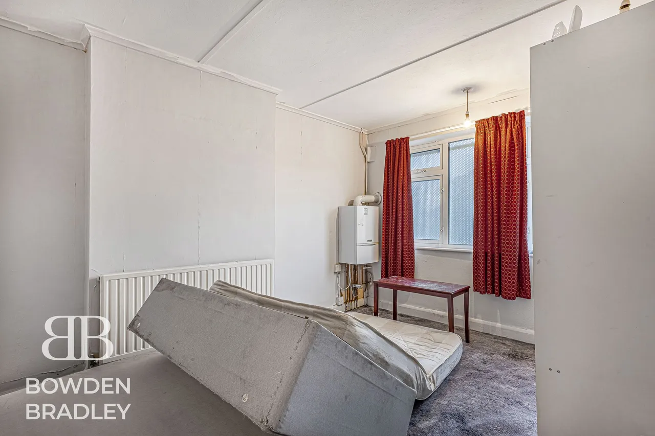 Tiverton Avenue, Clayhall, IG5, photo 11