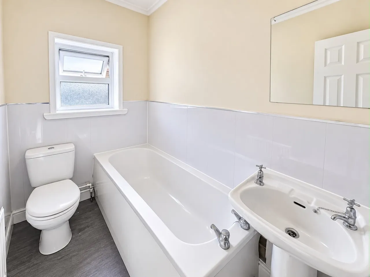 2 bed property to rent, Pattie Street, BD20