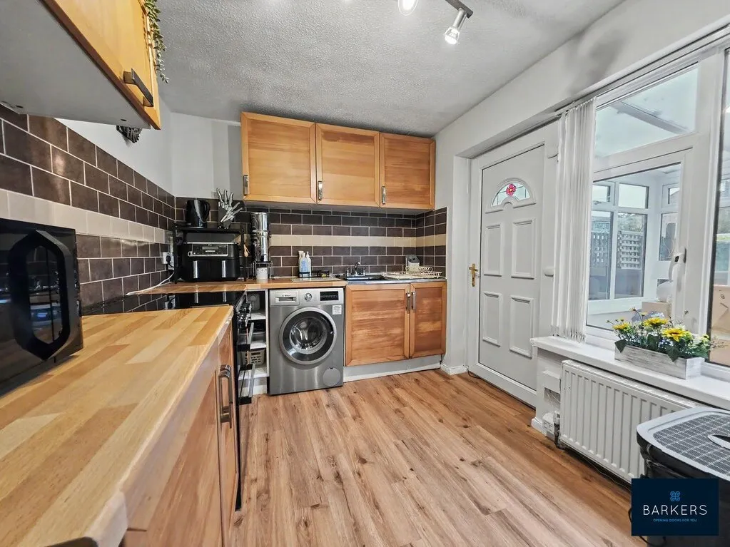 Huddersfield Road, Birstall, WF17, photo 5