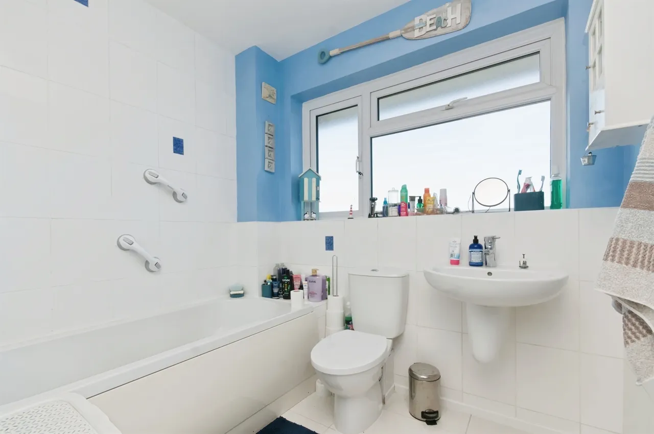 Camber Close, Bexhill-On-Sea, TN40, photo 17