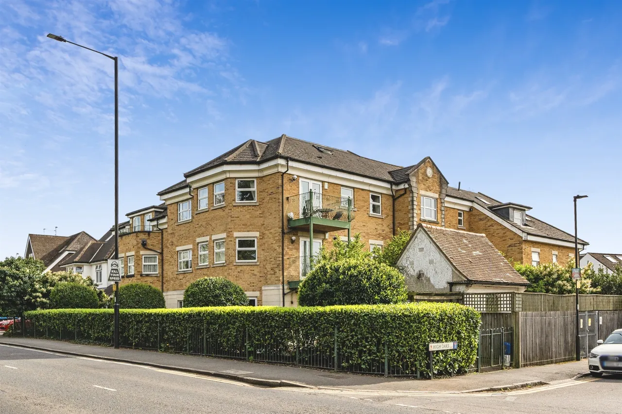 3 bed flat for sale, The Ridgeway, Enfield, EN2