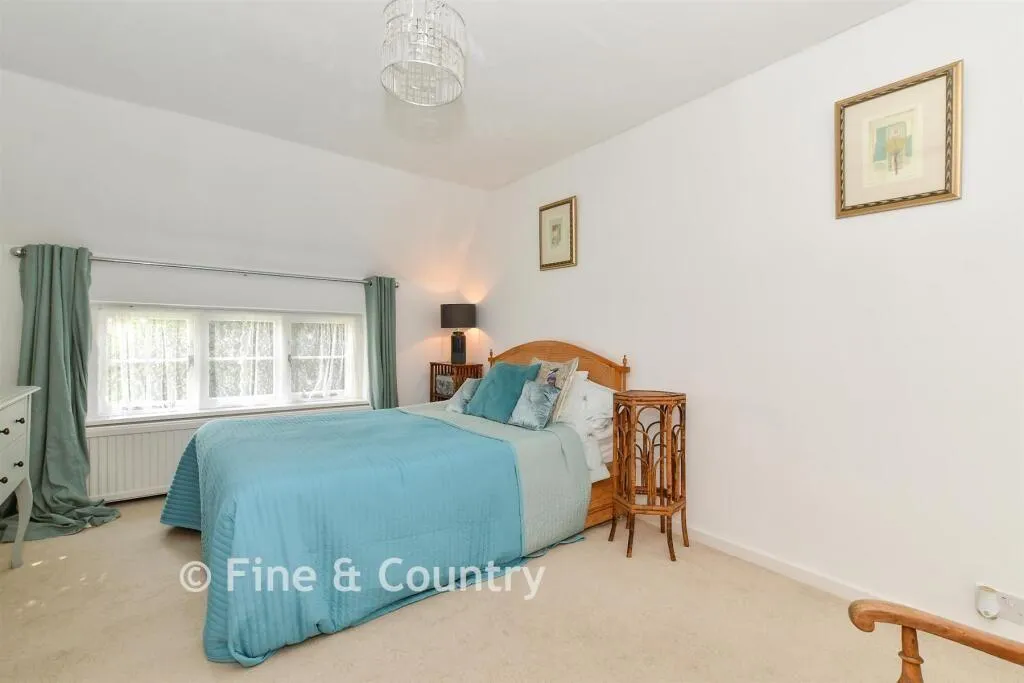 Lambourne Road, Chigwell, IG7, photo 14