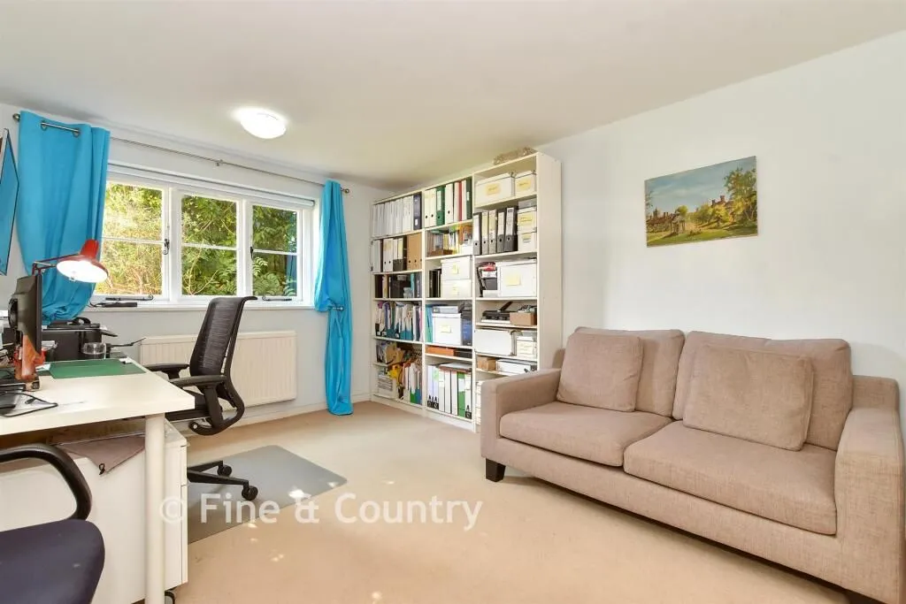 Lambourne Road, Chigwell, IG7, photo 11