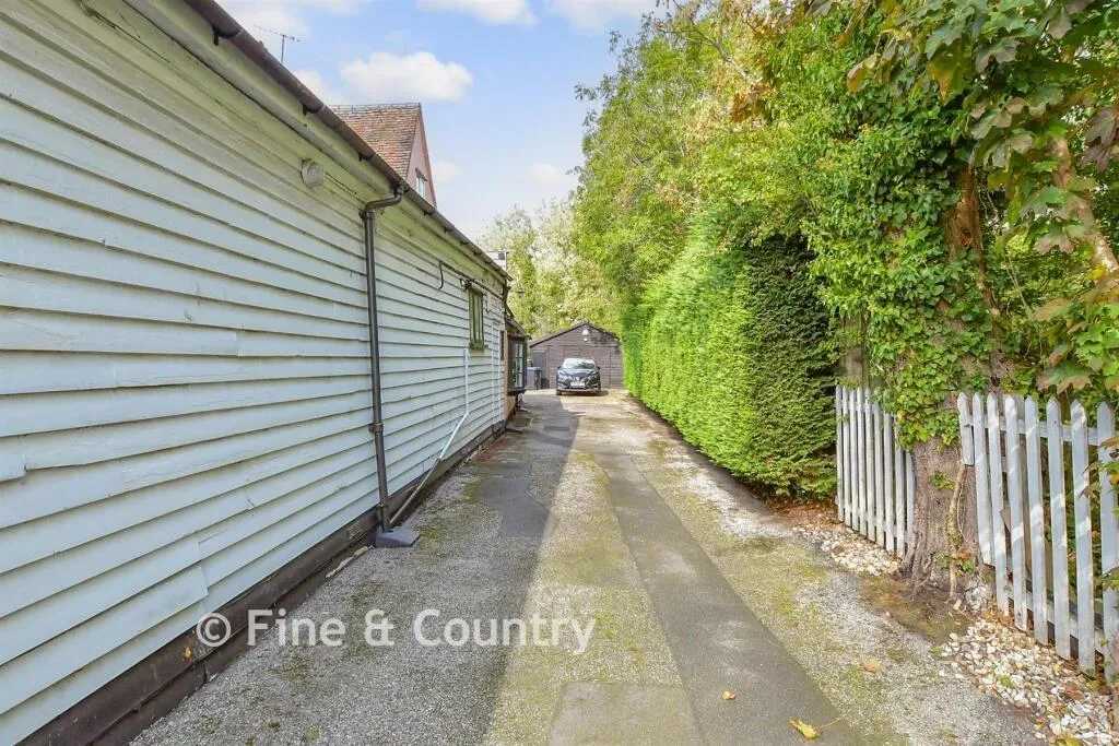 Lambourne Road, Chigwell, IG7, photo 18