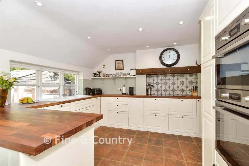 Lambourne Road, Chigwell, IG7, photo 6