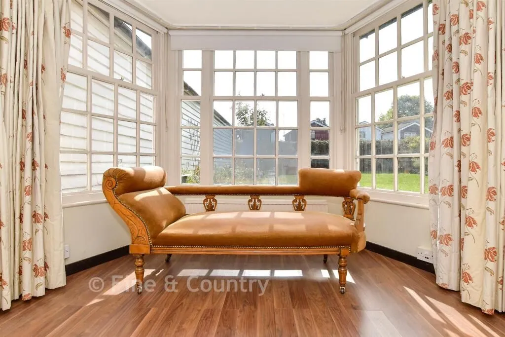 Lambourne Road, Chigwell, IG7, photo 9