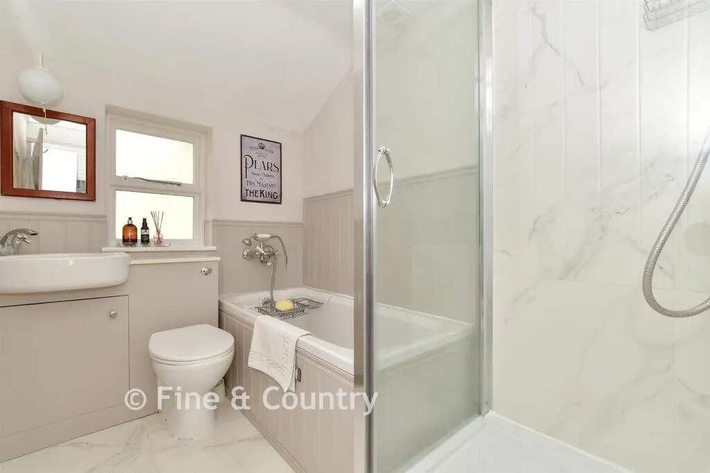 Lambourne Road, Chigwell, IG7, photo 17