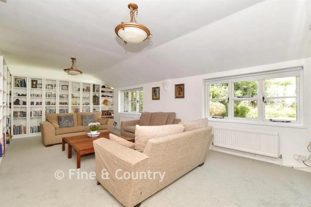 Lambourne Road, Chigwell, IG7, photo 10