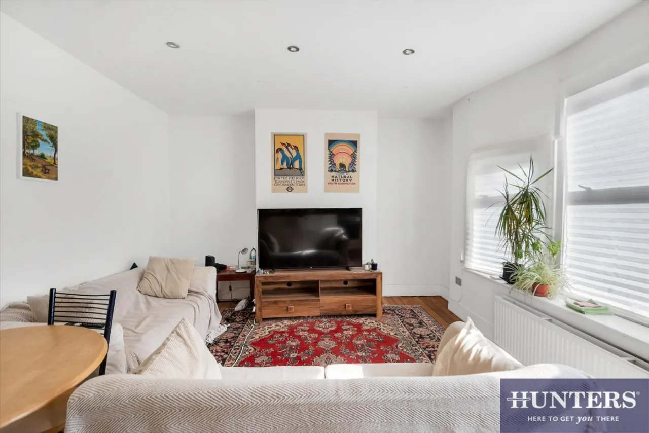 3 bed flat to rent — Ballards Lane, London