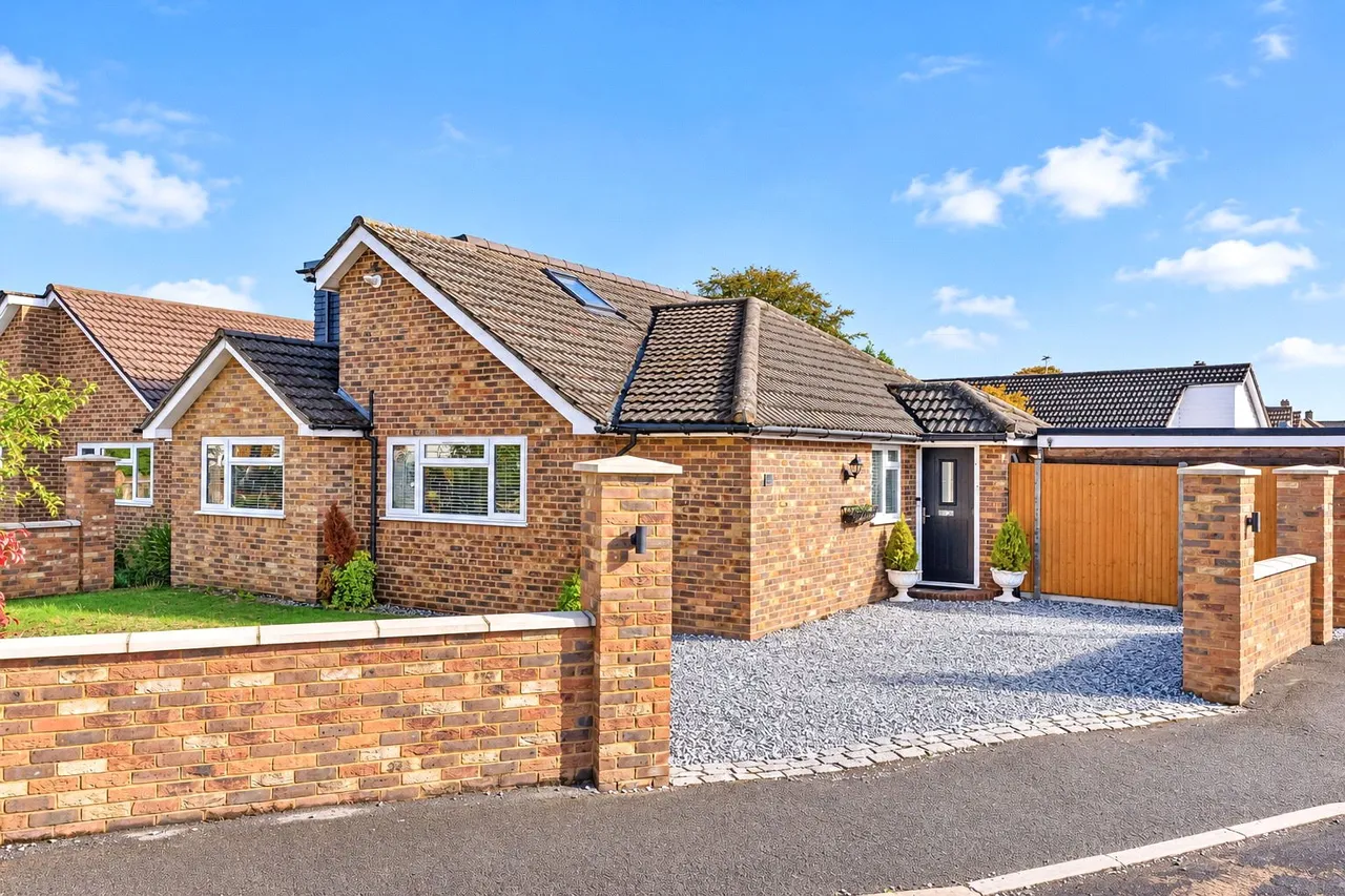 5 bed house for sale, Meadow Way, Addlestone, KT15