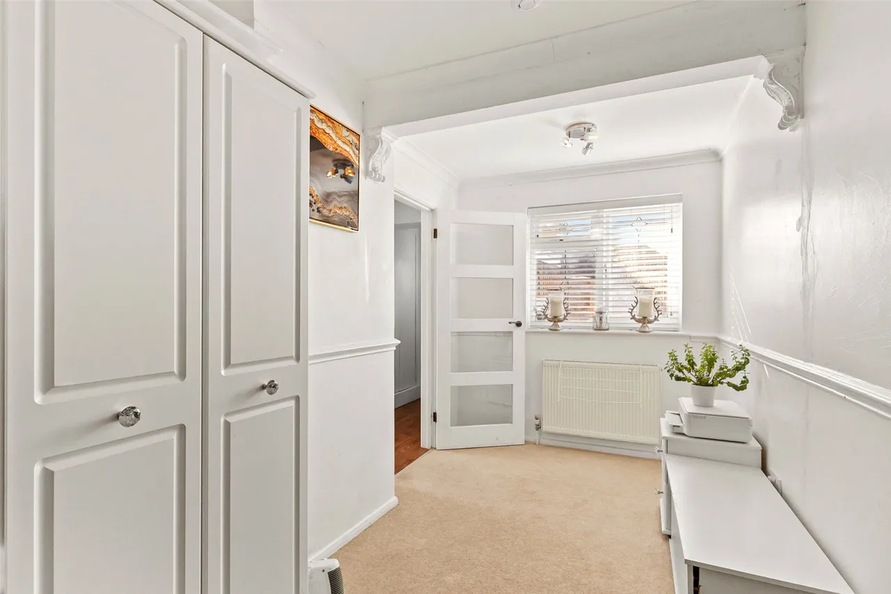Meadow Way, Addlestone, KT15, photo 15