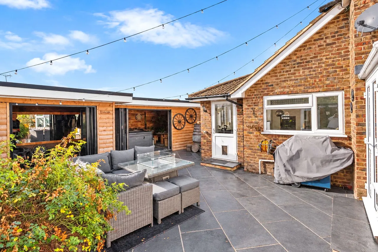 Meadow Way, Addlestone, KT15, photo 2