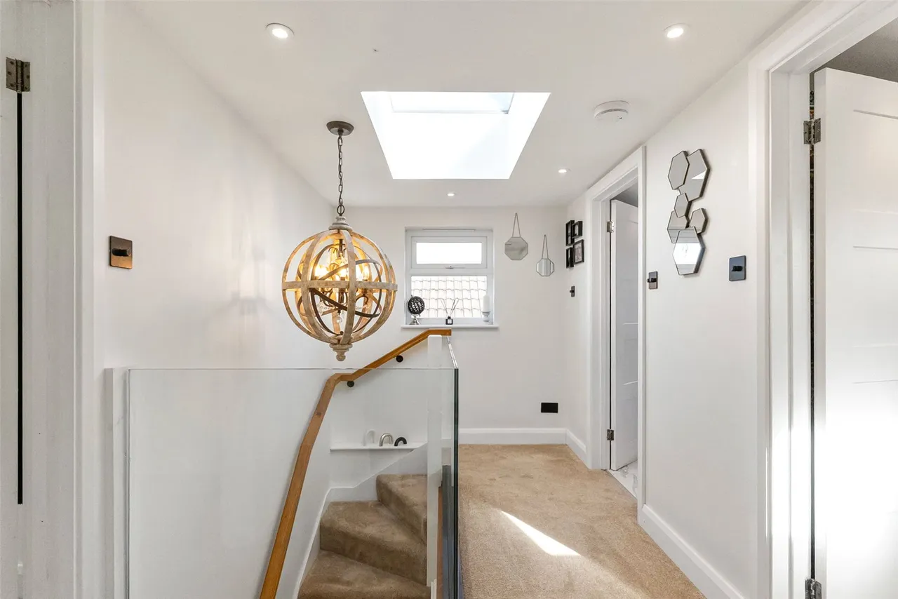 Meadow Way, Addlestone, KT15, photo 10
