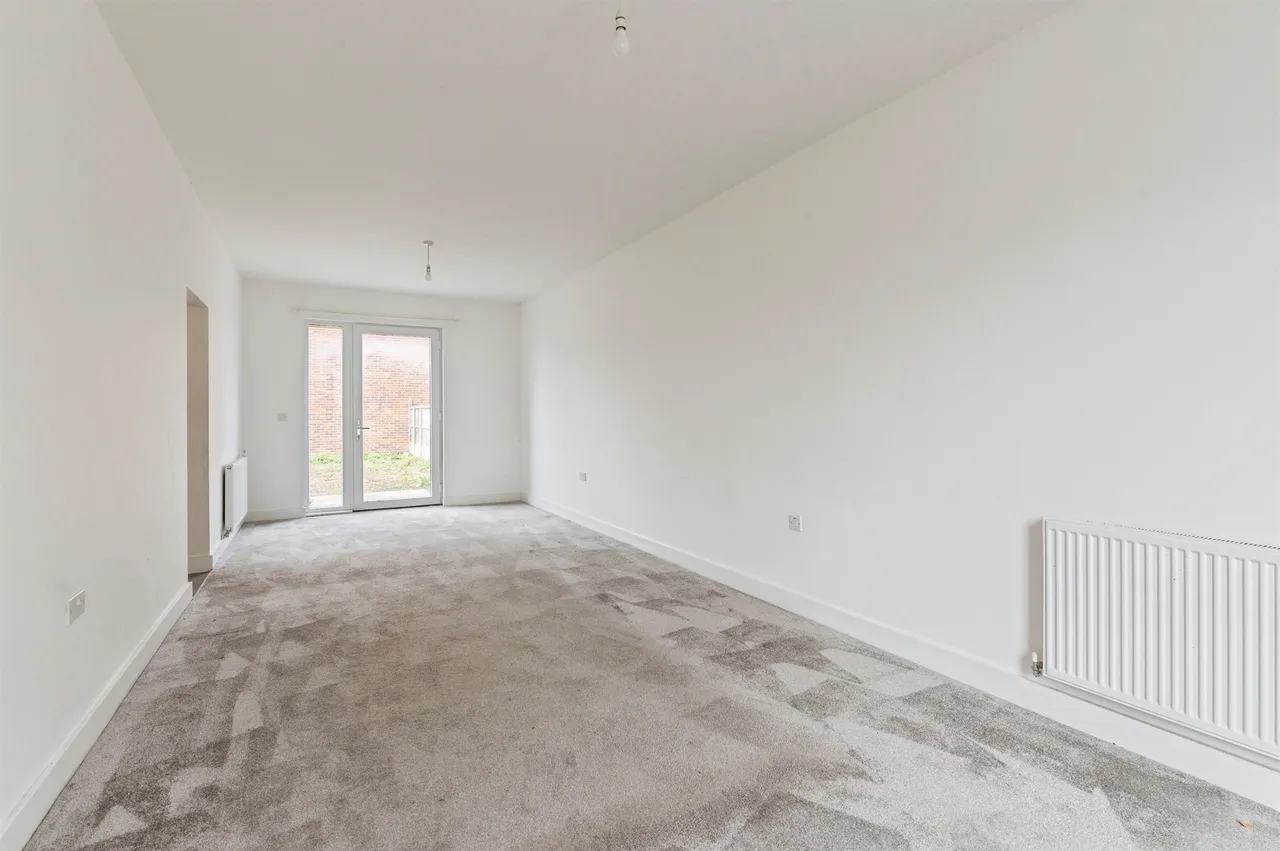 St. Chads Road, Tilbury, RM18, photo 3
