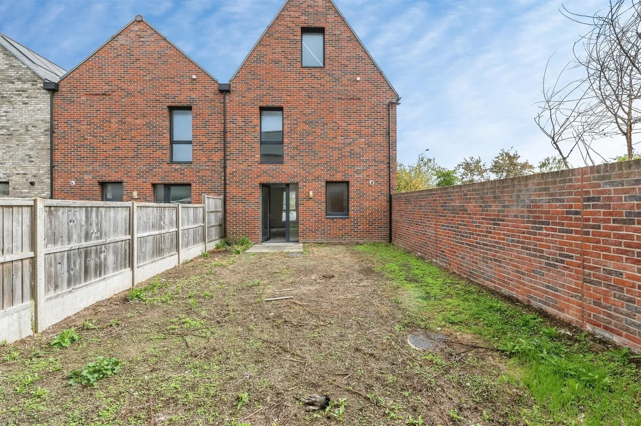 St. Chads Road, Tilbury, RM18, photo 18