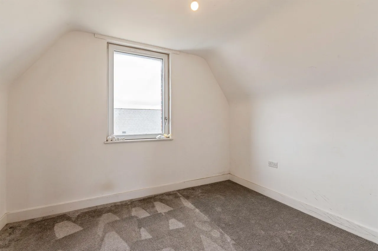 St. Chads Road, Tilbury, RM18, photo 13