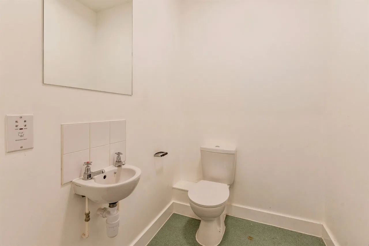 St. Chads Road, Tilbury, RM18, photo 8