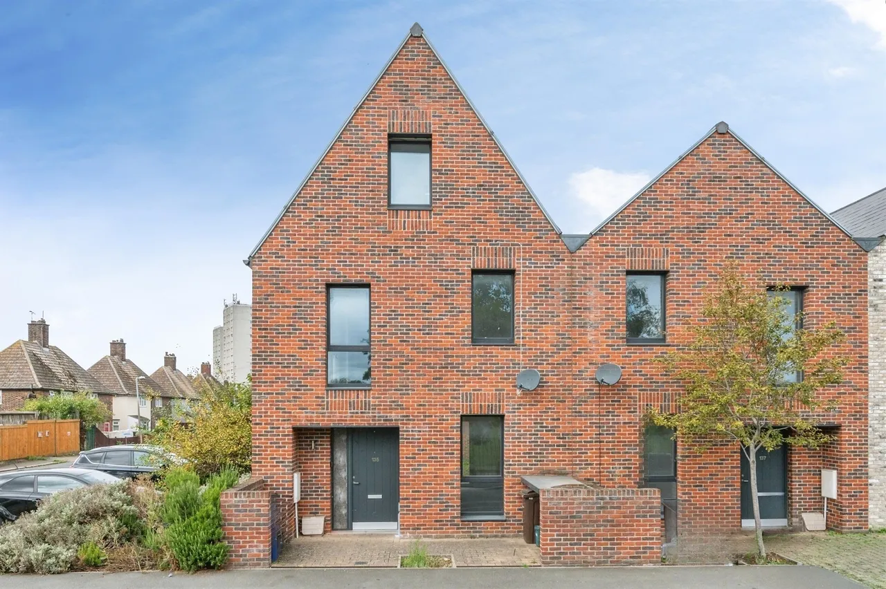 4 bed house for sale, St. Chads Road, Tilbury, RM18