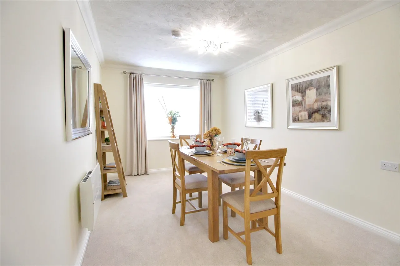 Victoria Road, Farnborough, GU14 7PN, photo 4
