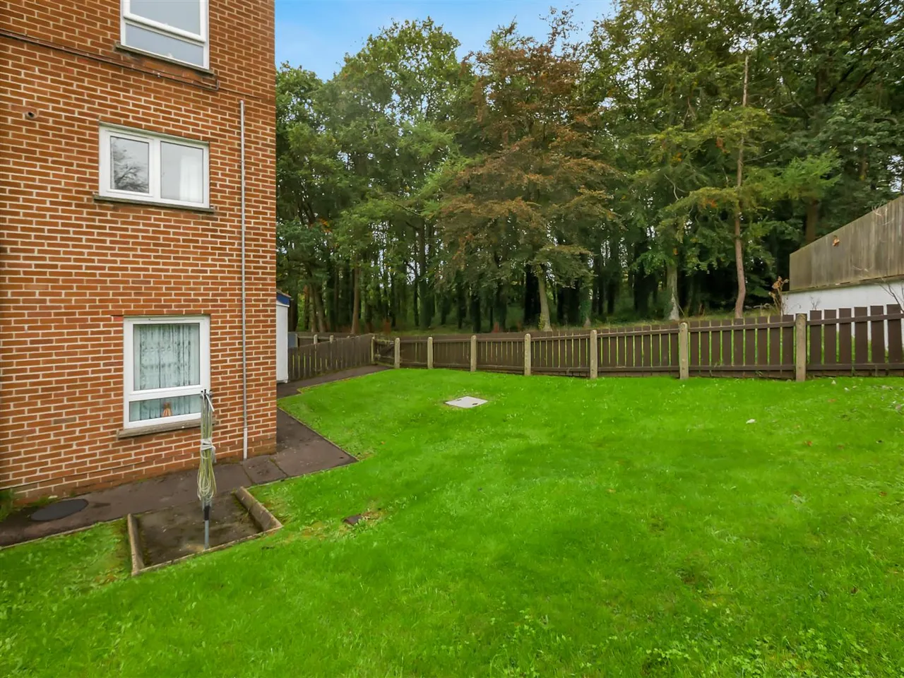 Off Belvoir Drive, Belfast, BT8, photo 12