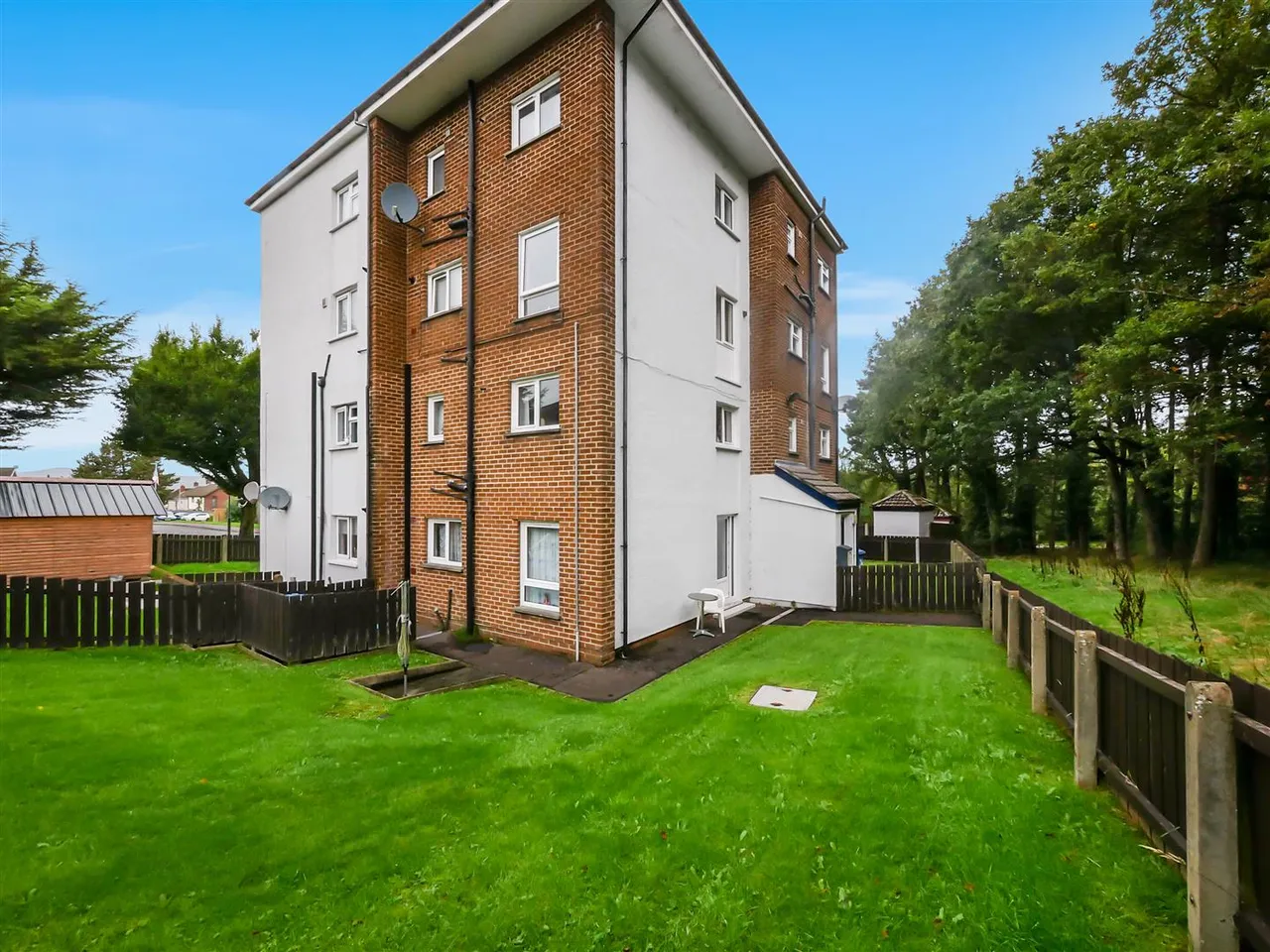 Off Belvoir Drive, Belfast, BT8, photo 13