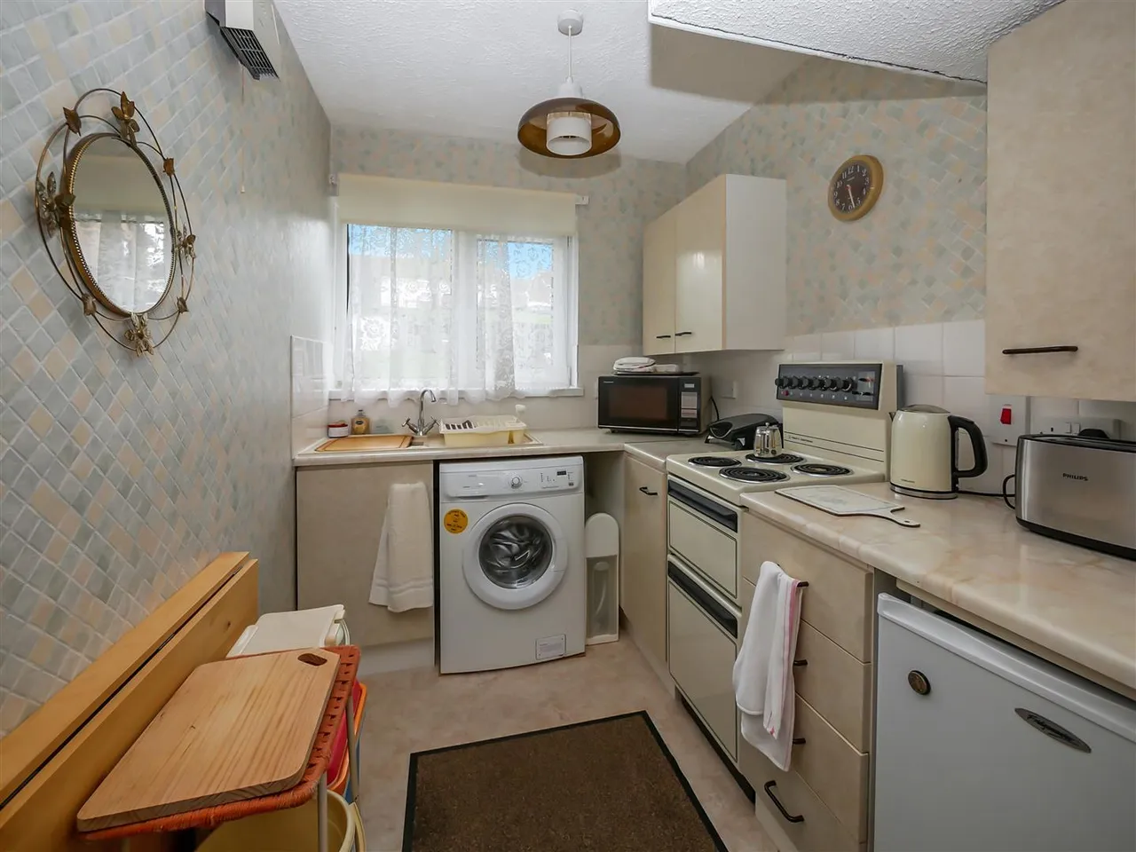 Off Belvoir Drive, Belfast, BT8, photo 6