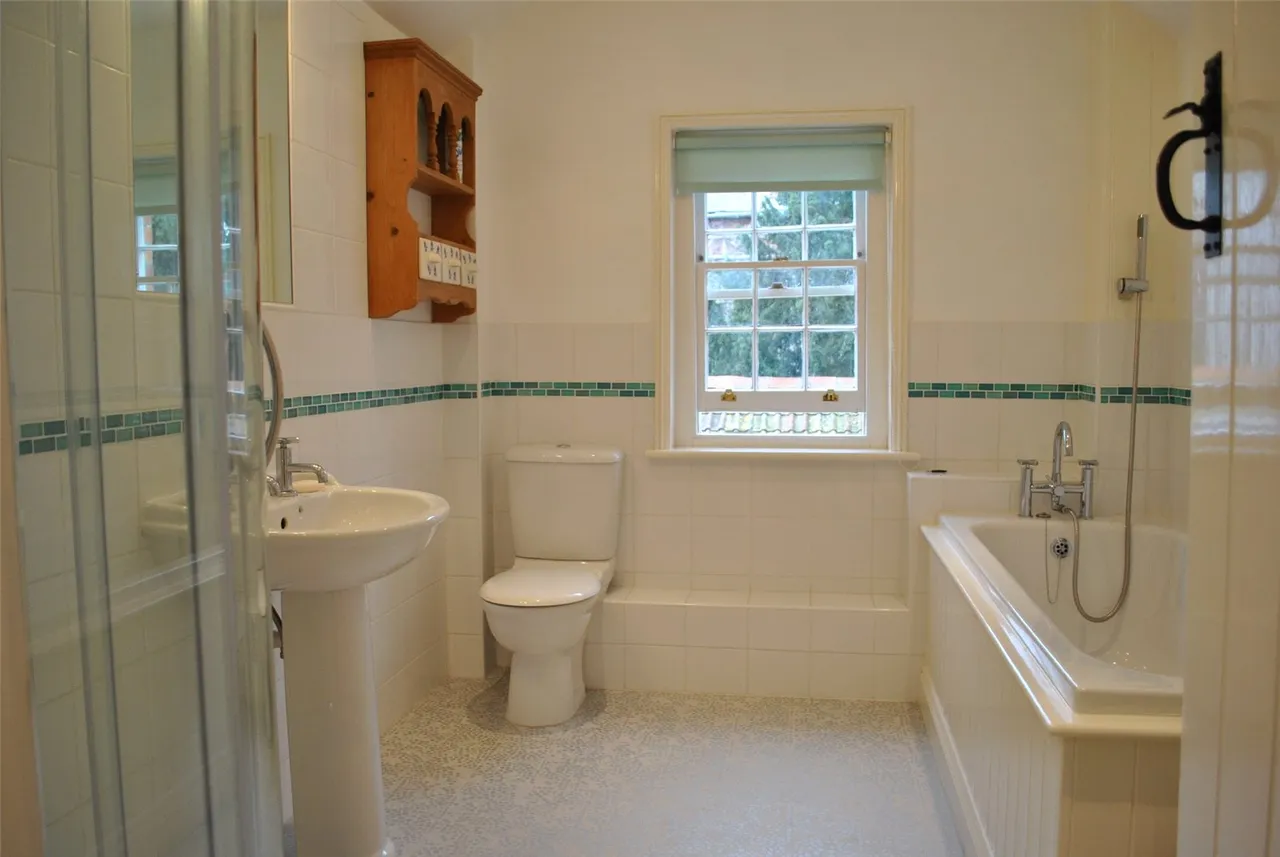 Thackhams Lane, Hartley Wintney, Hampshire, RG27 8HW, photo 6
