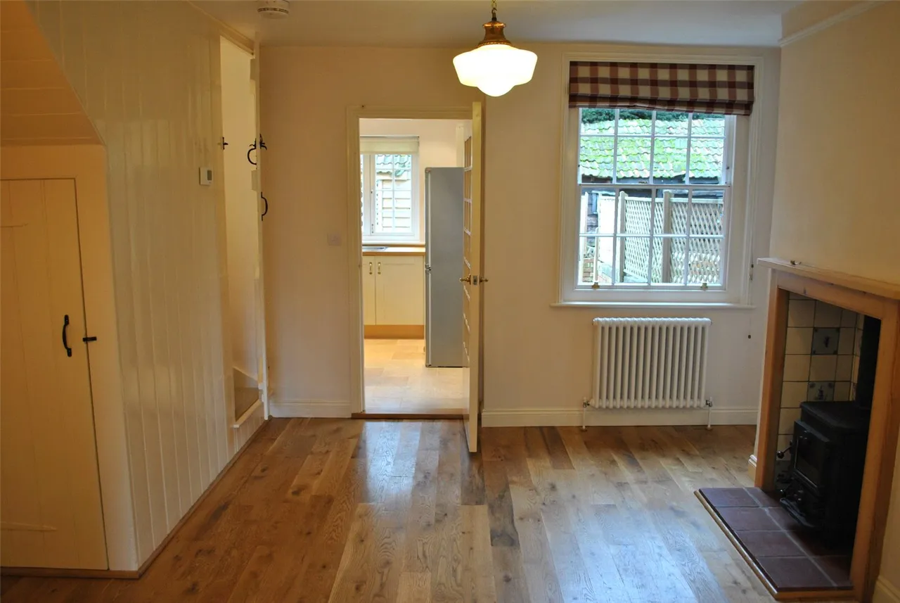 Thackhams Lane, Hartley Wintney, Hampshire, RG27 8HW, photo 2