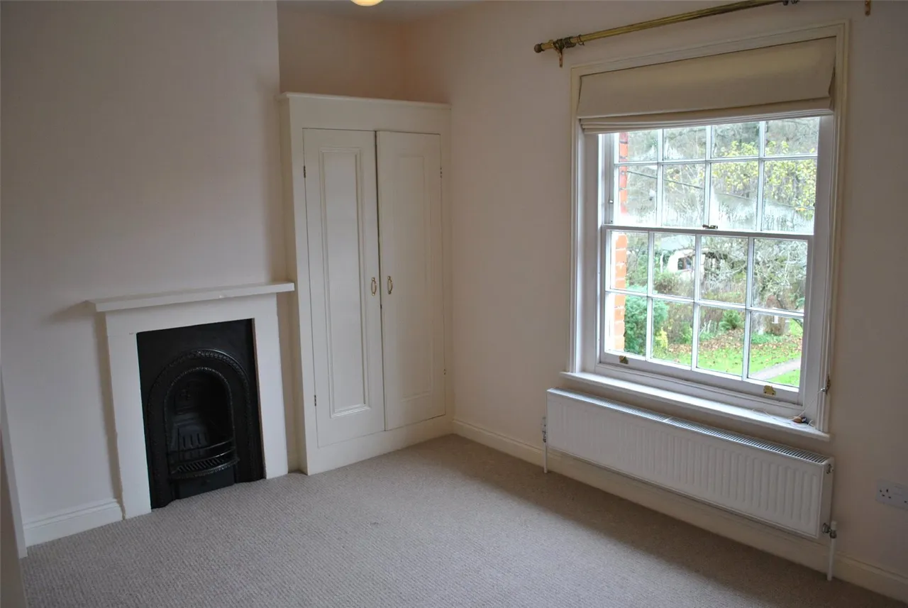 Thackhams Lane, Hartley Wintney, Hampshire, RG27 8HW, photo 5