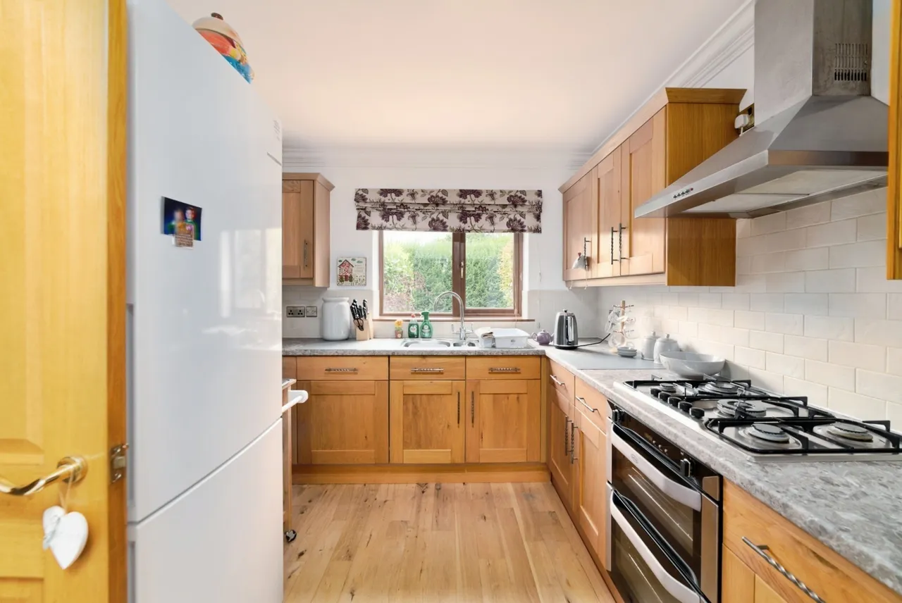Heol Trefrhiw, Penybanc, SA18, photo 6