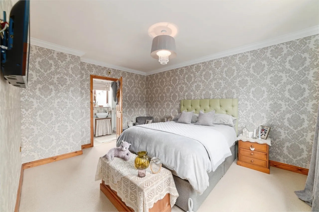 Heol Trefrhiw, Penybanc, SA18, photo 12