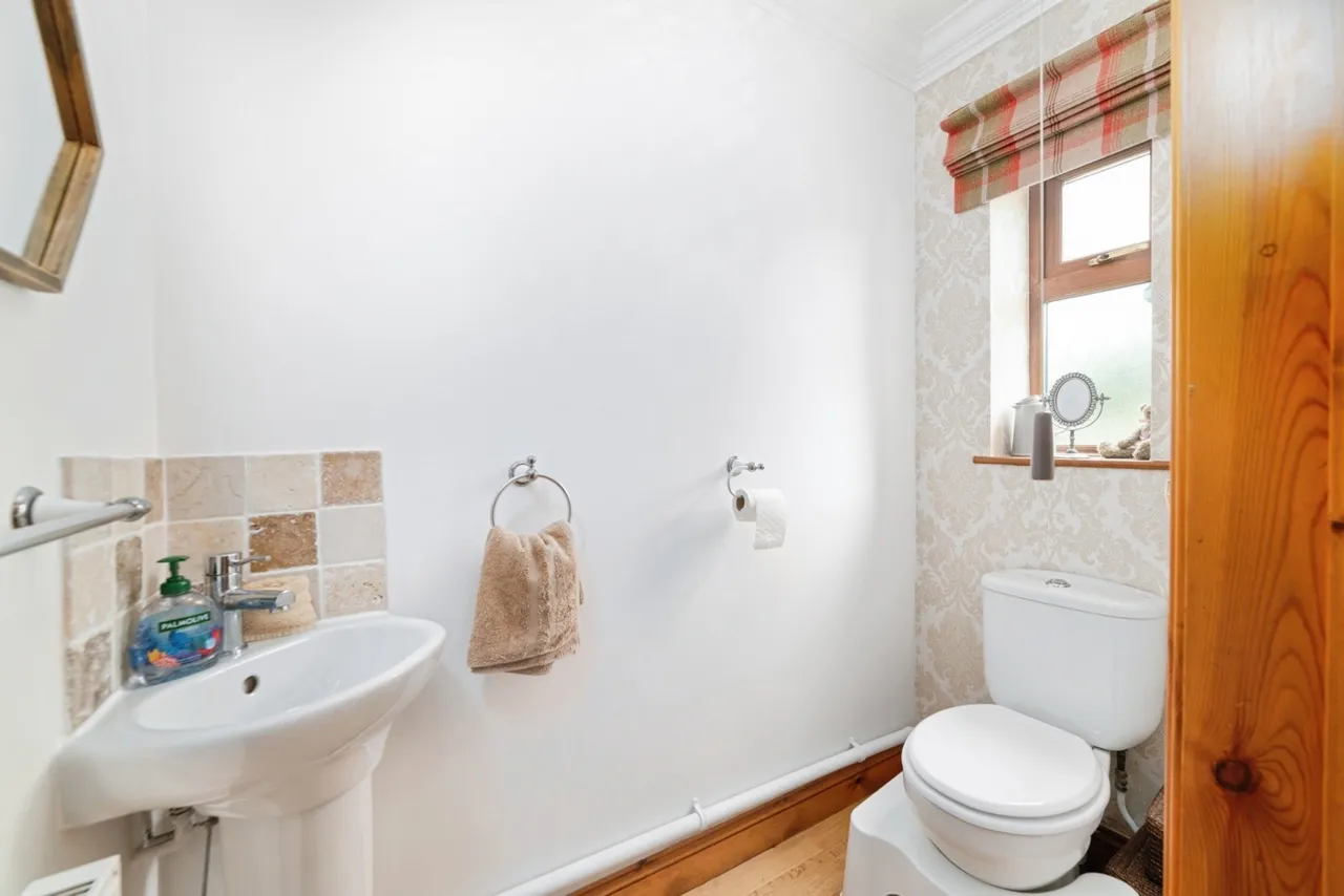 Heol Trefrhiw, Penybanc, SA18, photo 14