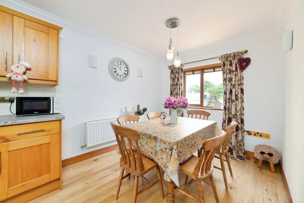 Heol Trefrhiw, Penybanc, SA18, photo 7