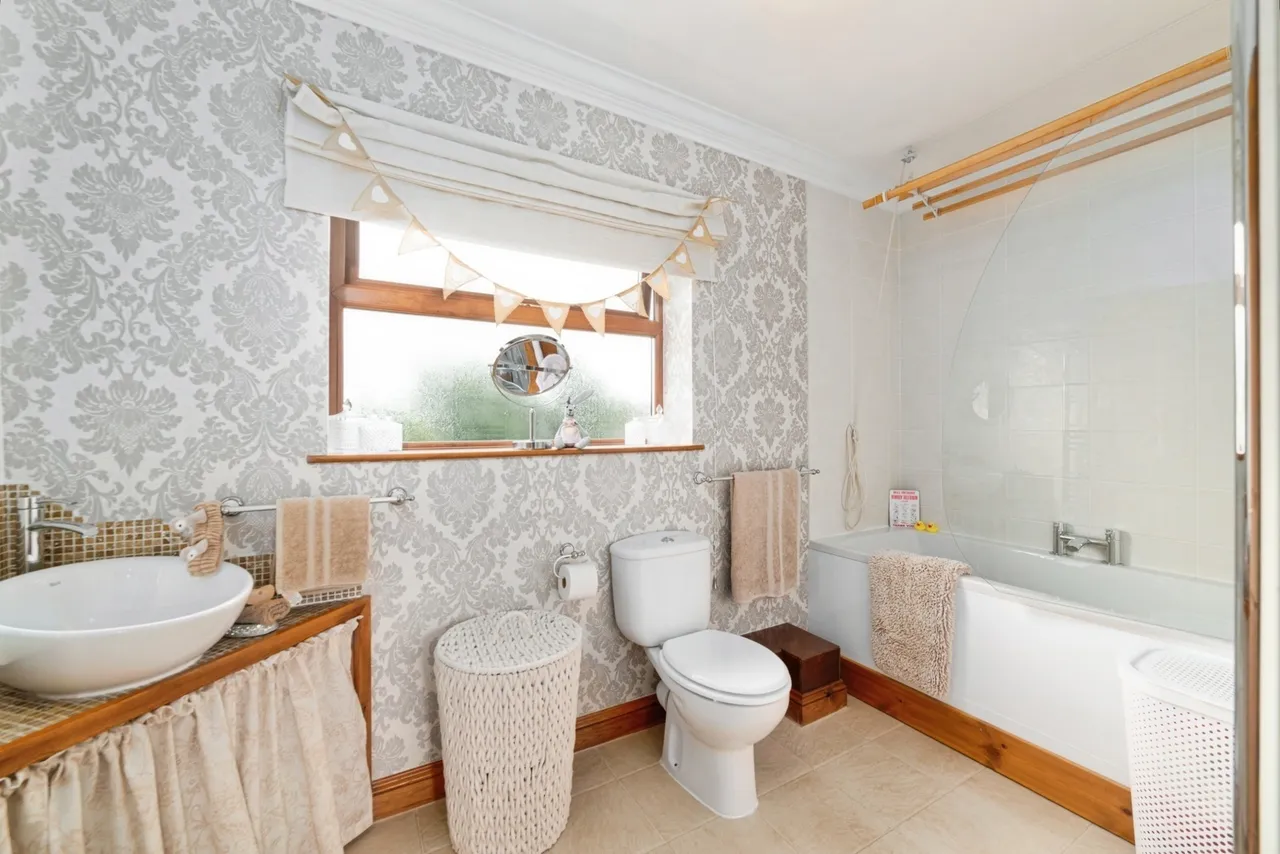 Heol Trefrhiw, Penybanc, SA18, photo 18