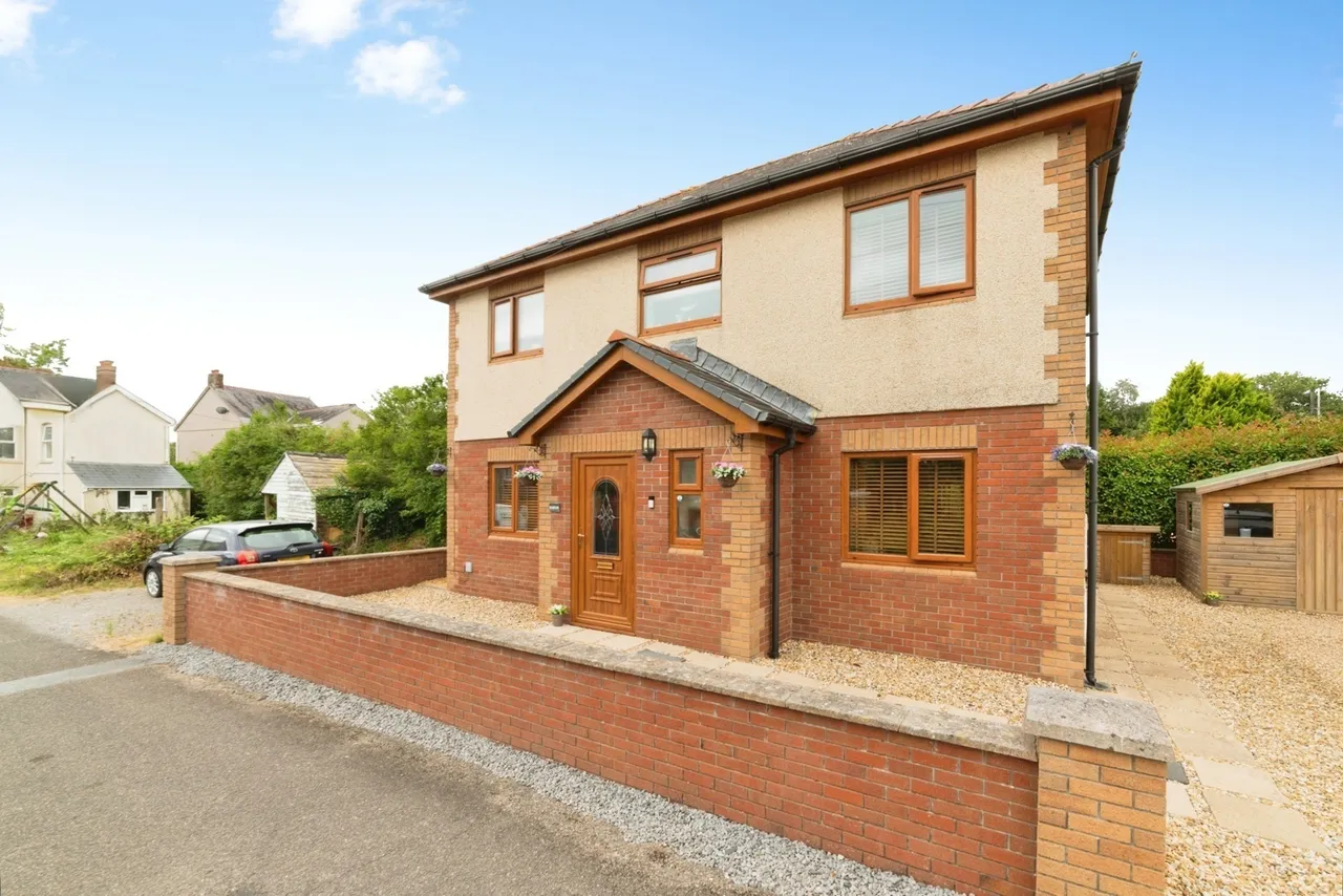 Heol Trefrhiw, Penybanc, SA18, photo 20