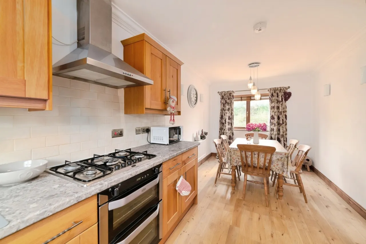 Heol Trefrhiw, Penybanc, SA18, photo 5