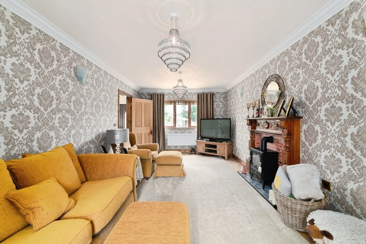 Heol Trefrhiw, Penybanc, SA18, photo 2