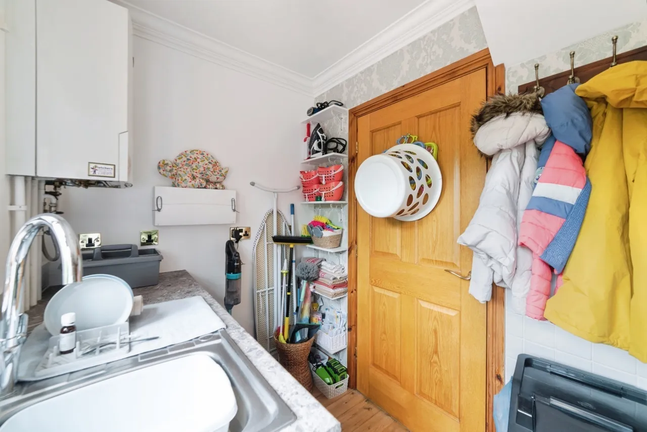 Heol Trefrhiw, Penybanc, SA18, photo 16