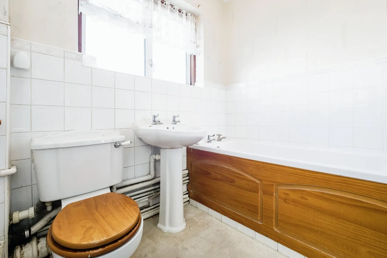 Rainham Road South, Dagenham, RM10, photo 6