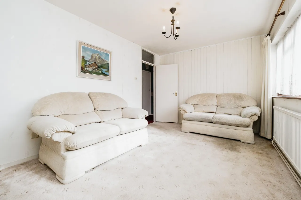 Rainham Road South, Dagenham, RM10, photo 2