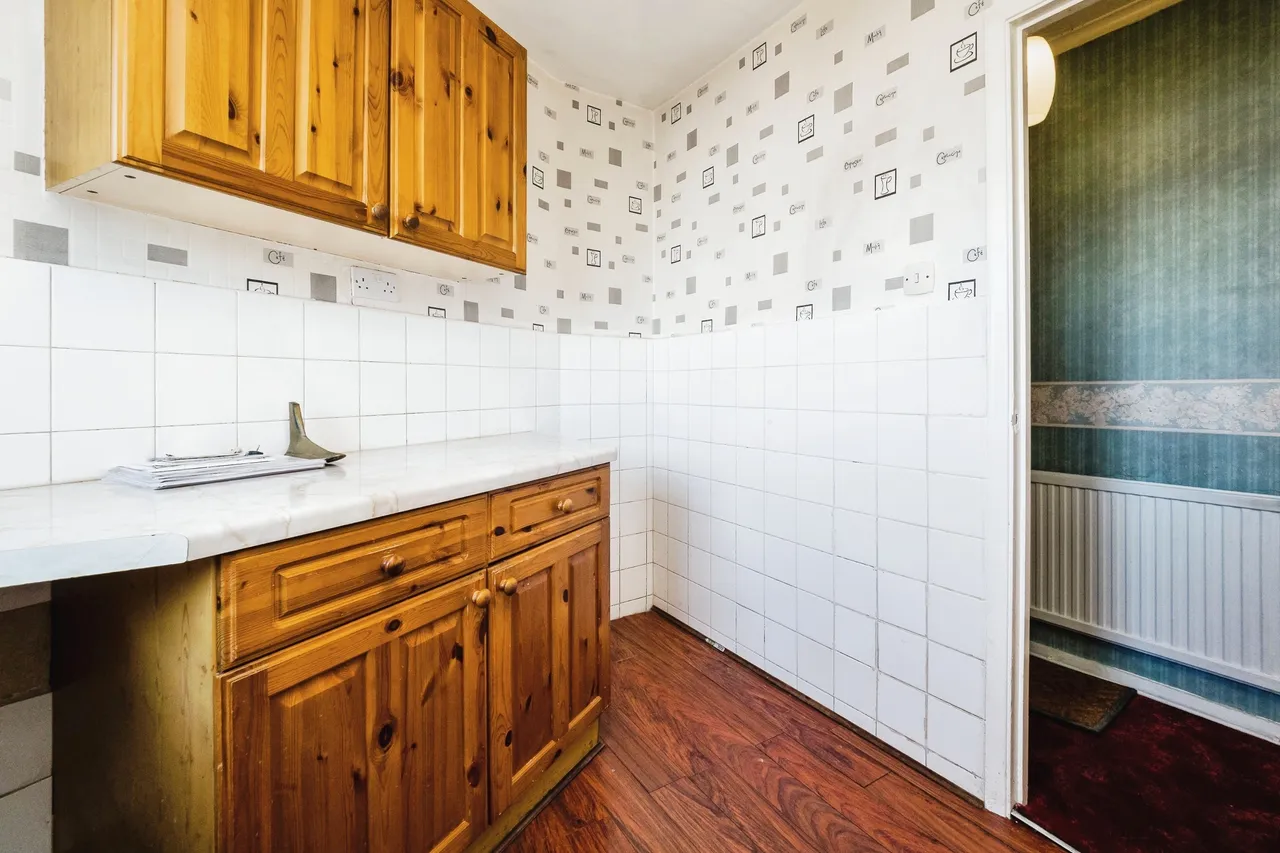 Rainham Road South, Dagenham, RM10, photo 12
