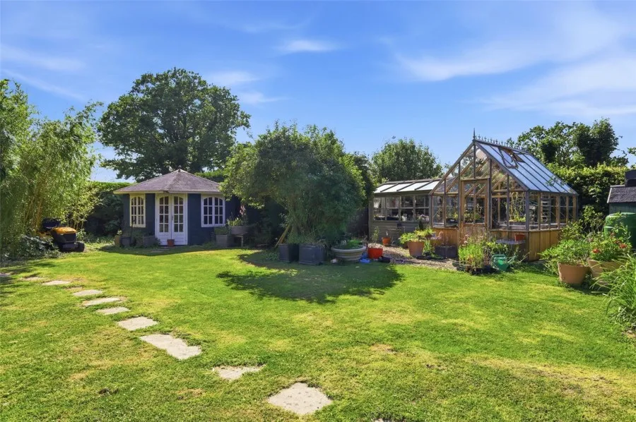 with 4 bedrooms in Much Hadham, SG10, photo 18