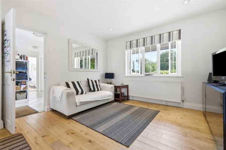 with 4 bedrooms in Much Hadham, SG10, photo 9
