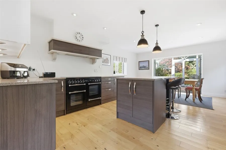 with 4 bedrooms in Much Hadham, SG10, photo 2