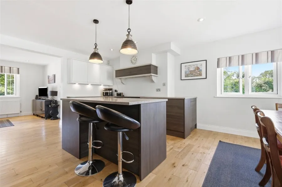 with 4 bedrooms in Much Hadham, SG10, photo 3